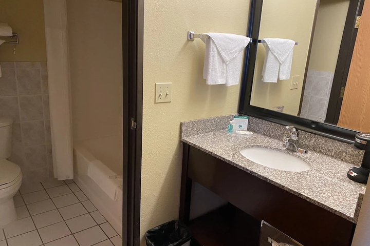 Room 6 of 11