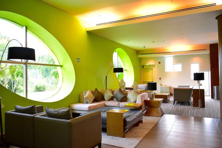 Entrance & Lobby