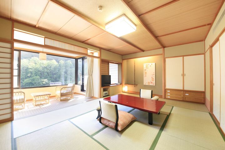 Room 4 of 53
