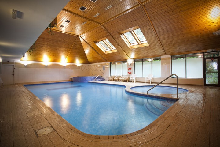 Pool 40 of 60