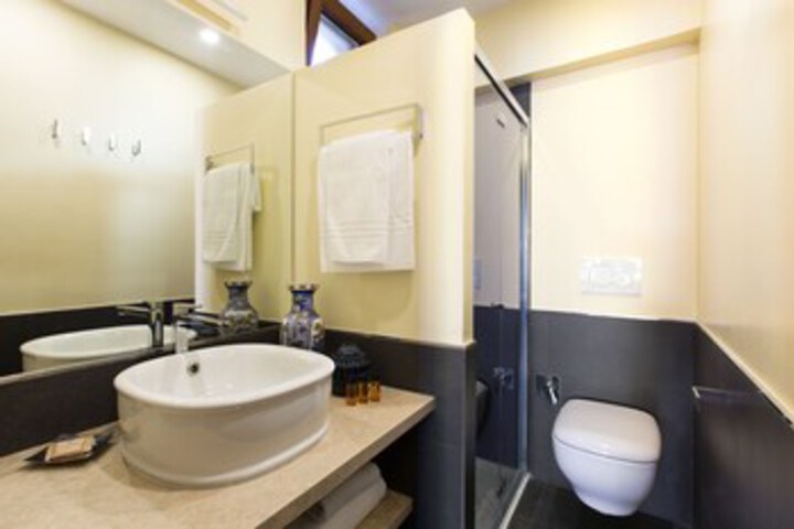 Room 3 of 21