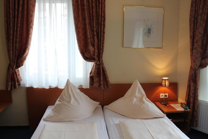 Room 15 of 43