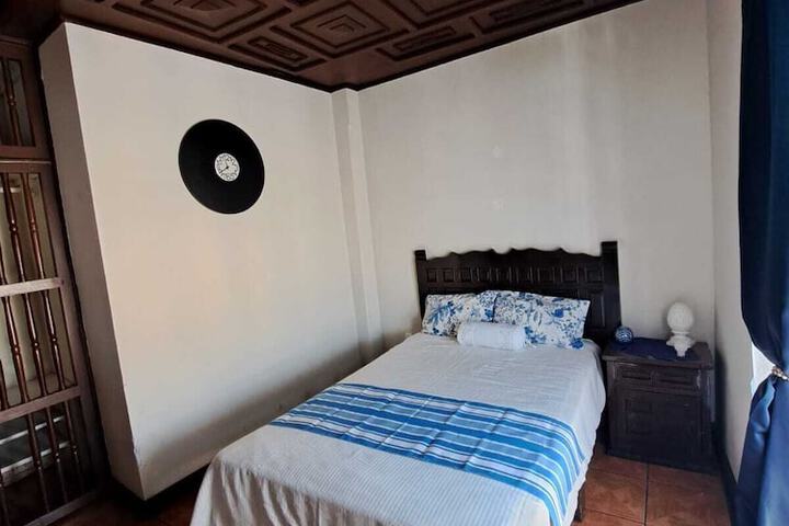 Room 6 of 18