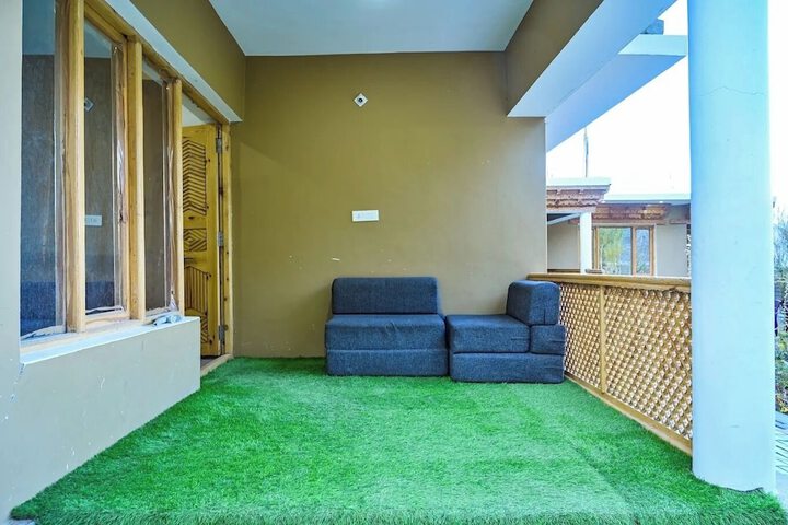 Room 8 of 10