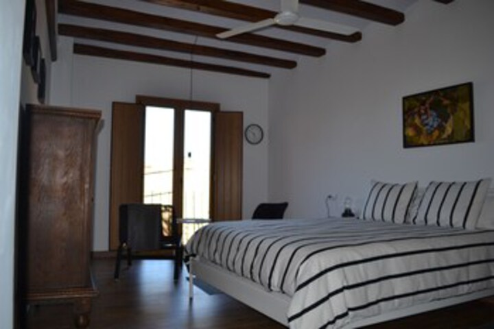 Room 4 of 162