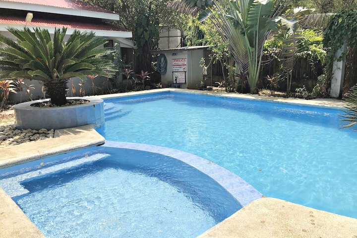 Pool 33 of 44
