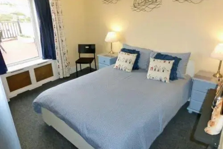 Room 2 of 11