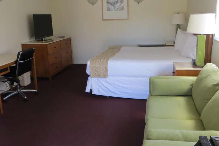 Deluxe King Bed Balcony (1 of 4)