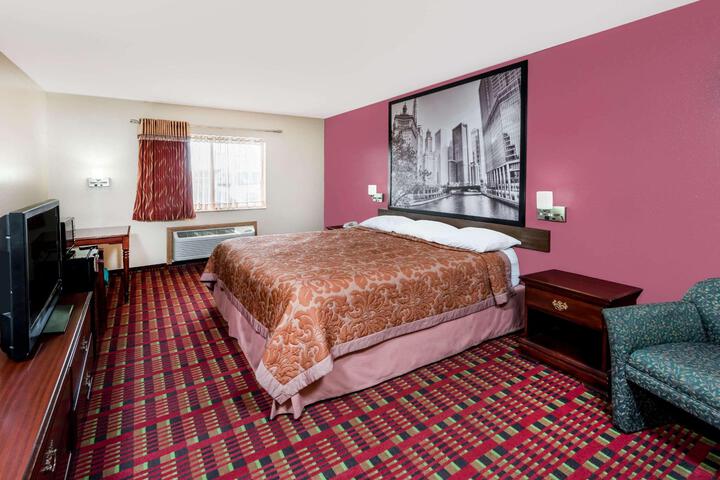 Double Accessible Queen Size Bed (2 of 5)