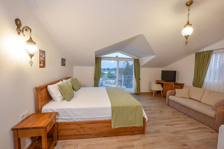 Room 4 of 73