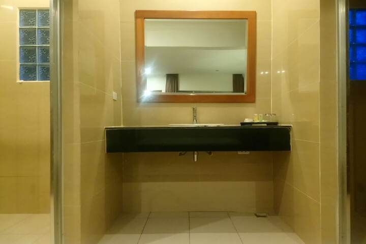 Room 16 of 52