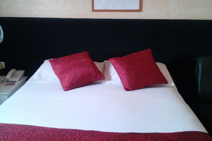 Room 6 of 31
