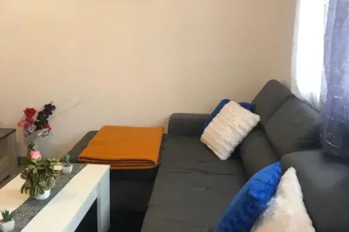 Room 4 of 10