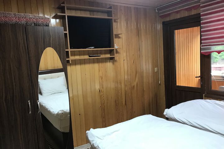 Room 10 of 66