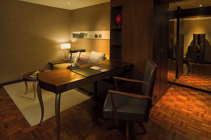 Room 27 of 104