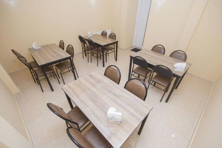 Dining 15 of 50