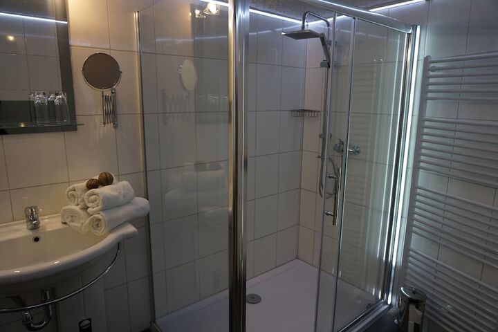 Room 54 of 100