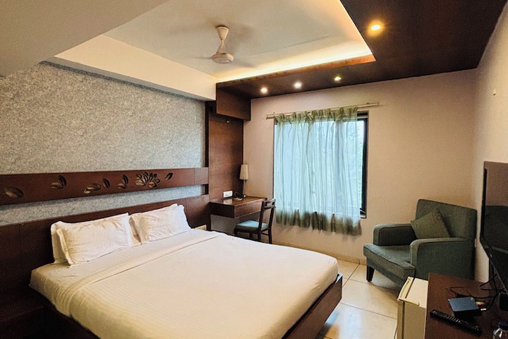 Room 5 of 14