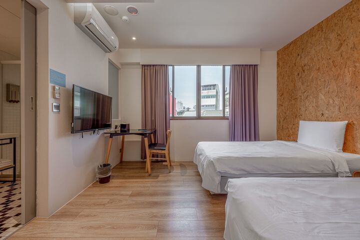 Room 27 of 53