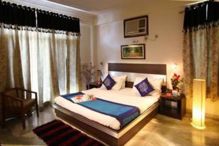 Room 12 of 25
