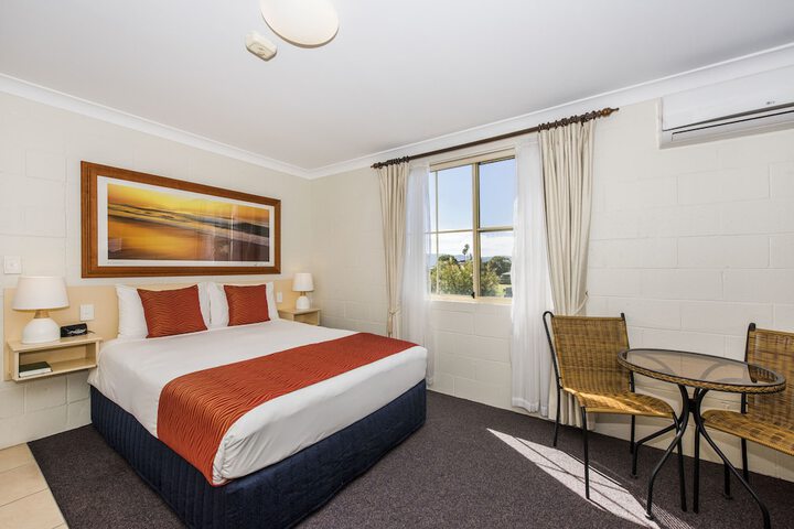 Room 10 of 29