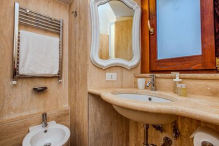 Room 2 of 16
