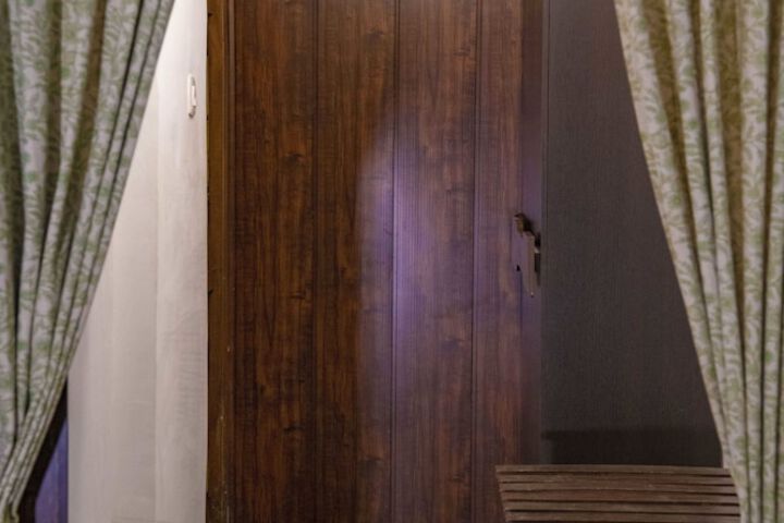 Room 9 of 45