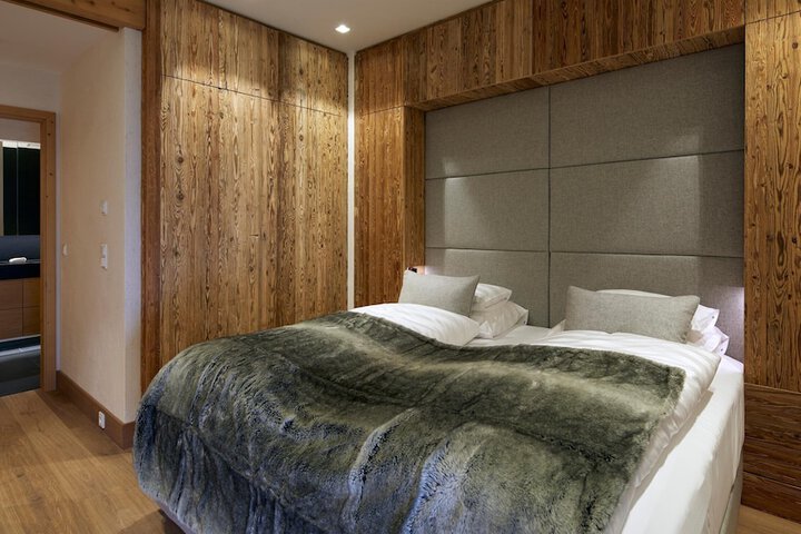 Room 2 of 87