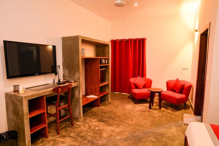 Room 35 of 83