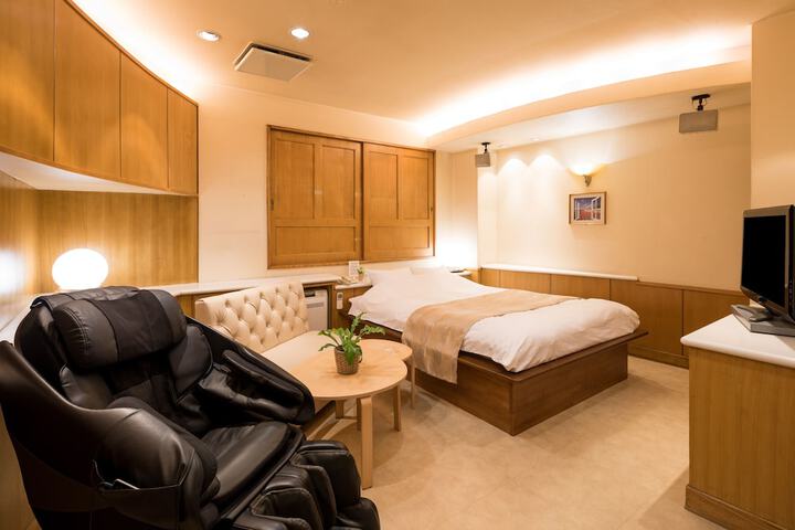 Room 7 of 26
