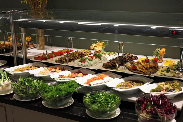 Dining 75 of 107