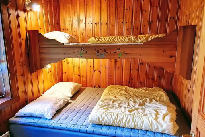 Room 3 of 9