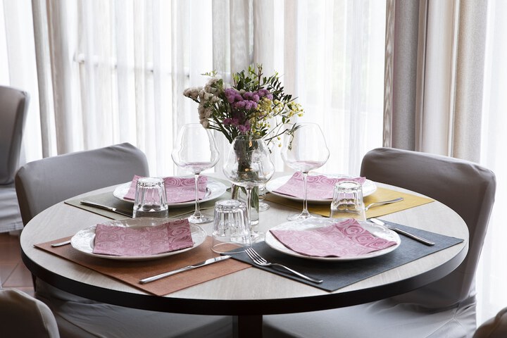 Dining 38 of 41