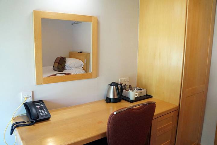 Room 32 of 87