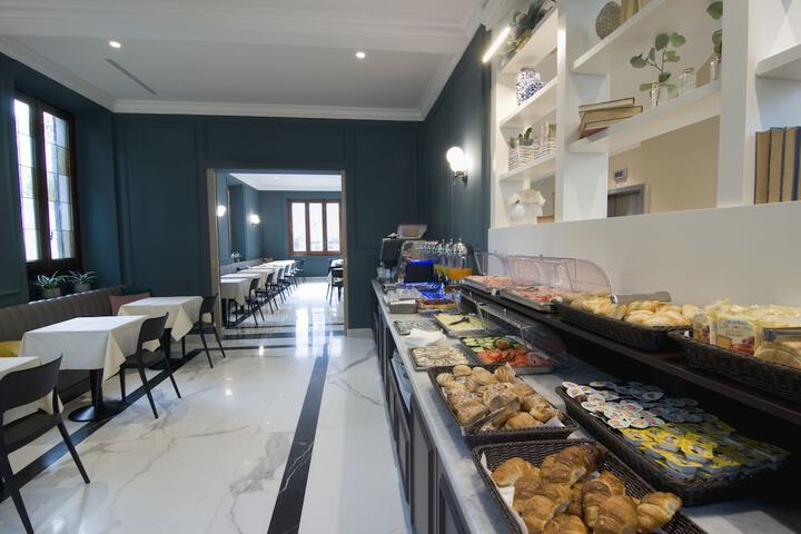 Breakfast buffet
