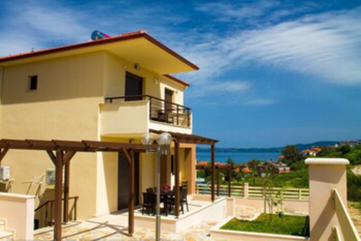 IANTHI MAISONETTES