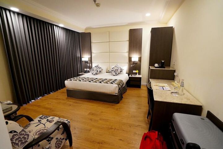Room 32 of 89