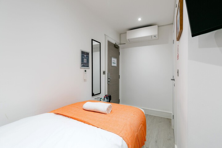 Room 47 of 106