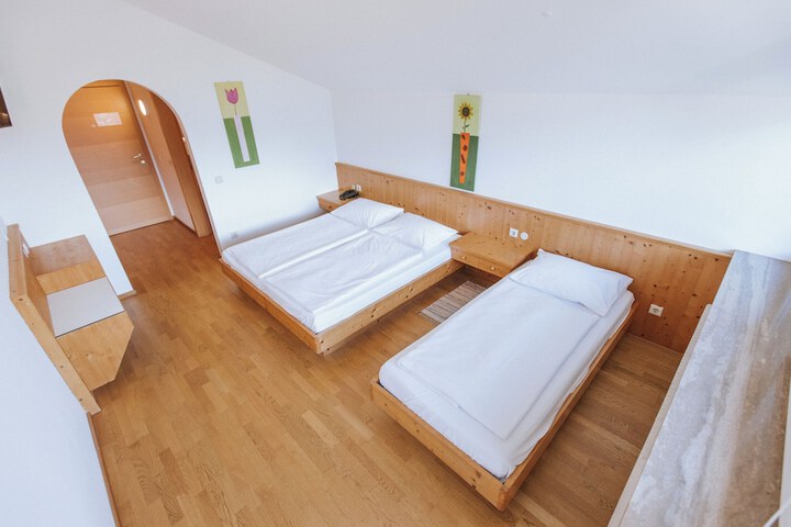 Room 16 of 73