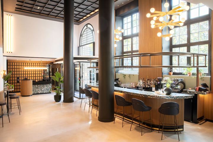 Entrance & Lobby