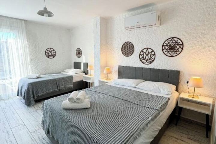 Room 2 of 19