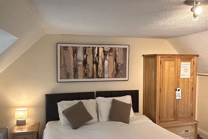 Room 6 of 37