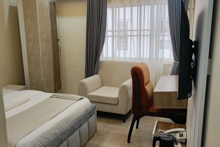 Room 18 of 77