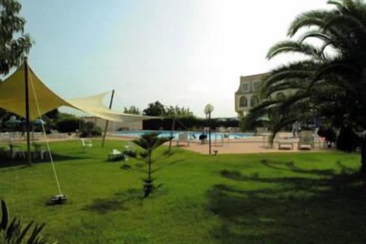 Hotel Exterior 43 of 46