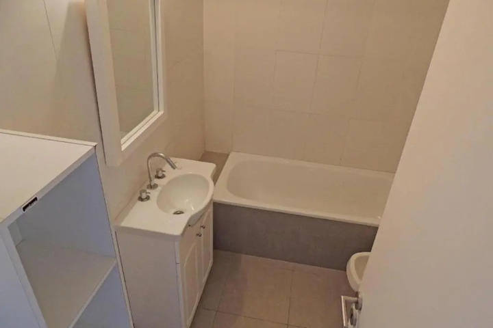 Room 8 of 27
