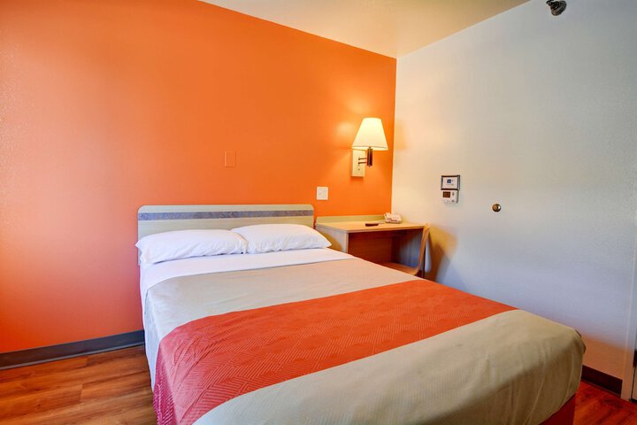 Deluxe Room 1 Queen Bed Accessible Refrigerator, Microwave (2 of 12)