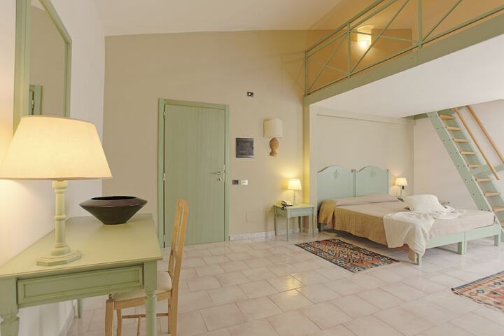 Room 6 of 35