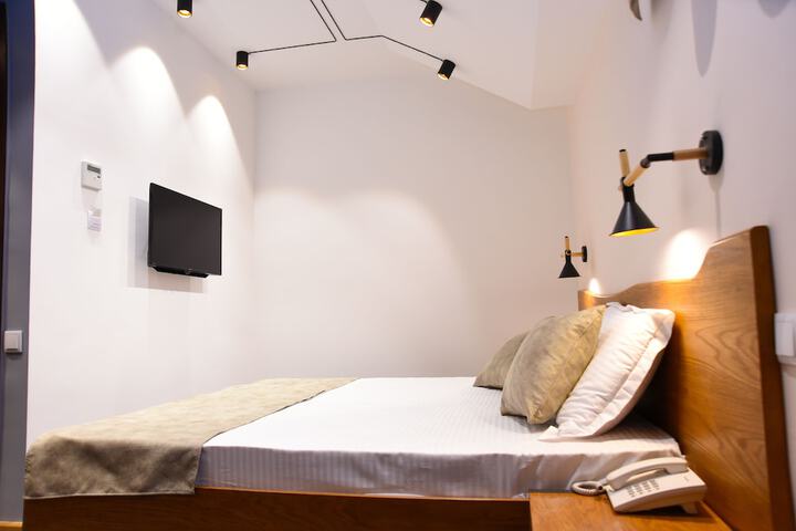 Room 16 of 49