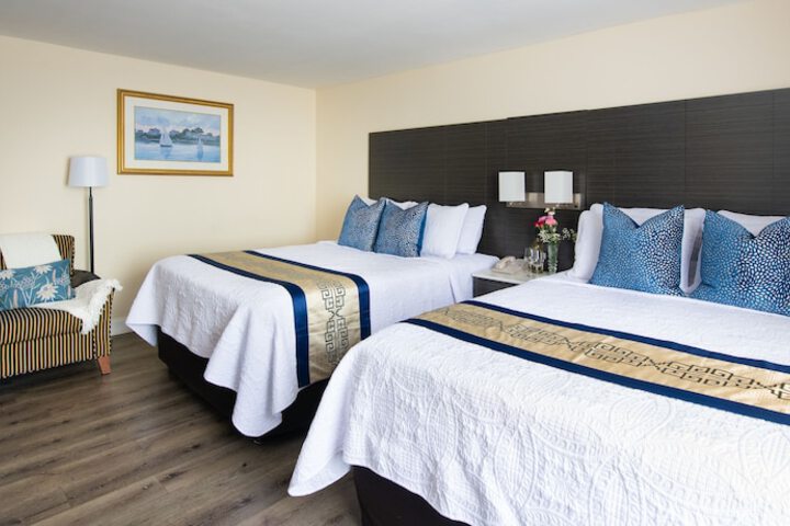 1 Queen Bed (1 of 8)
