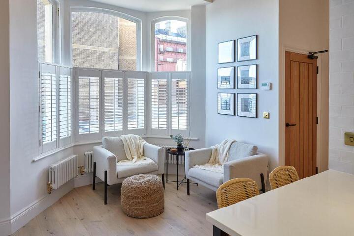Host & Stay | Pier View